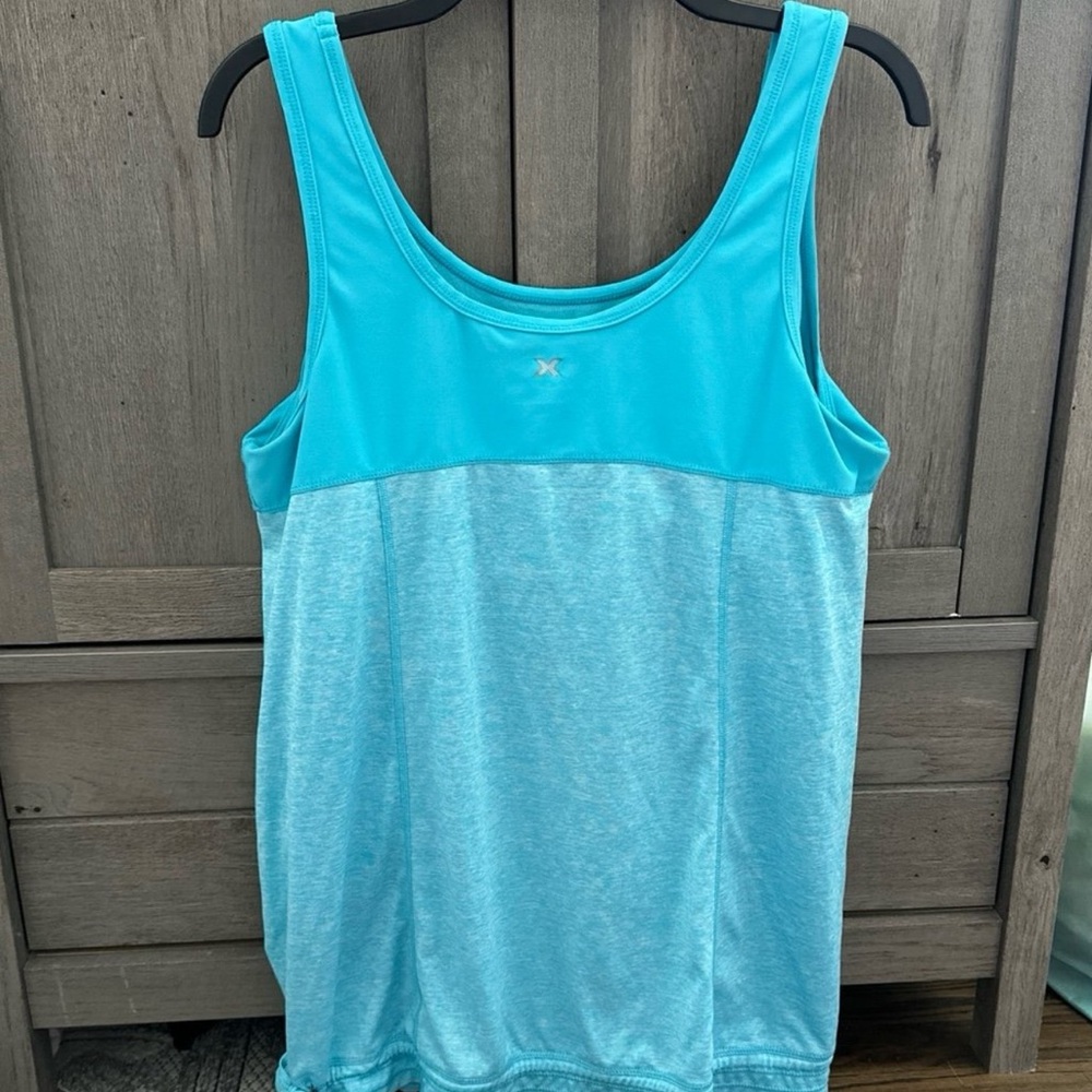 Workout top - Picture 2 of 5